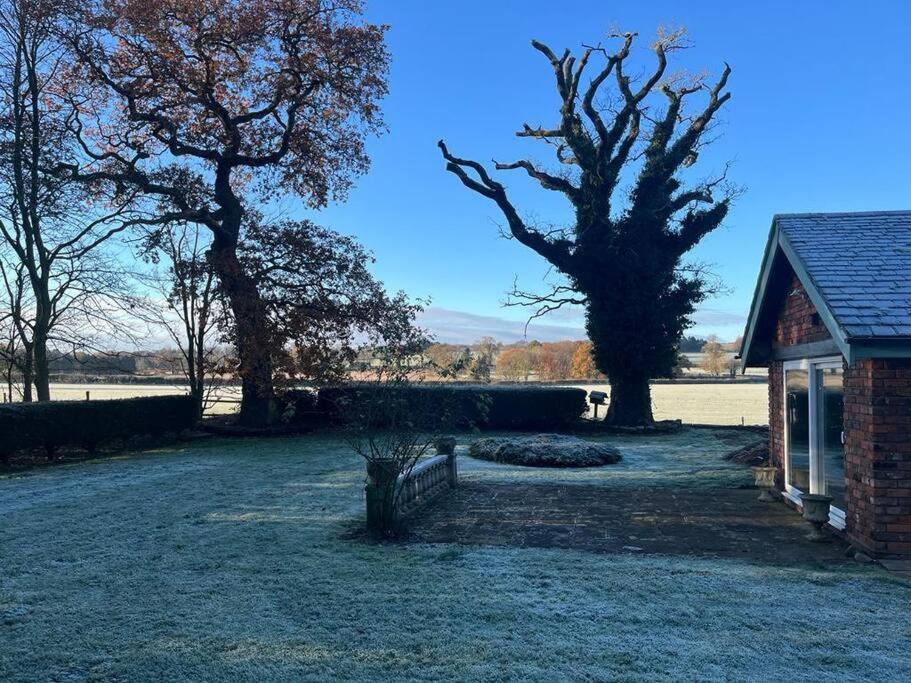 Brownhills Villa Eaton  Bagian luar foto