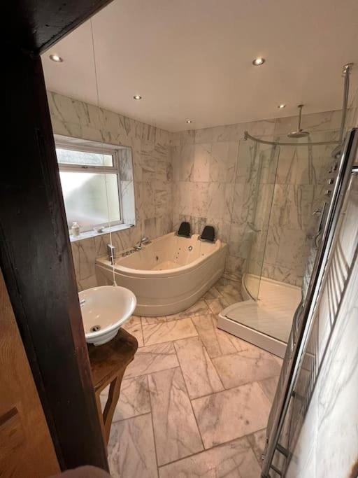 Brownhills Villa Eaton  Bagian luar foto