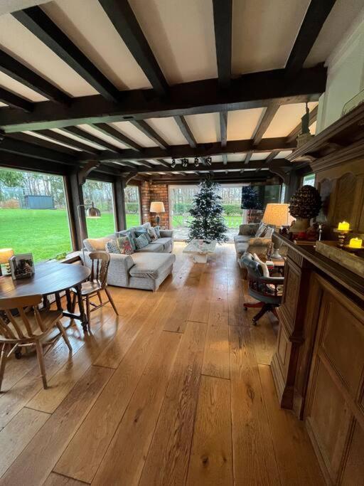 Brownhills Villa Eaton  Bagian luar foto